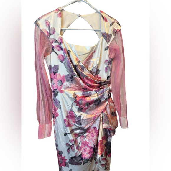 Maggy London Dresses & Skirts - Maggy London Pink and Purple Floral Long Sleeve Dress